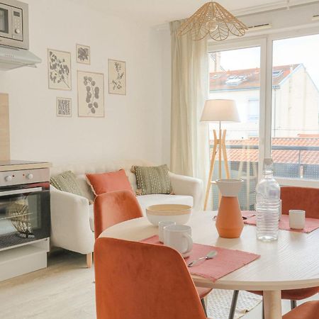 شقة Cosy Au Centre D'Oullins Avec Garage المظهر الخارجي الصورة